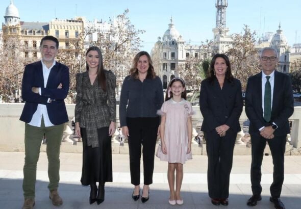 La alcaldesa, las falleras mayores y los mantenedores