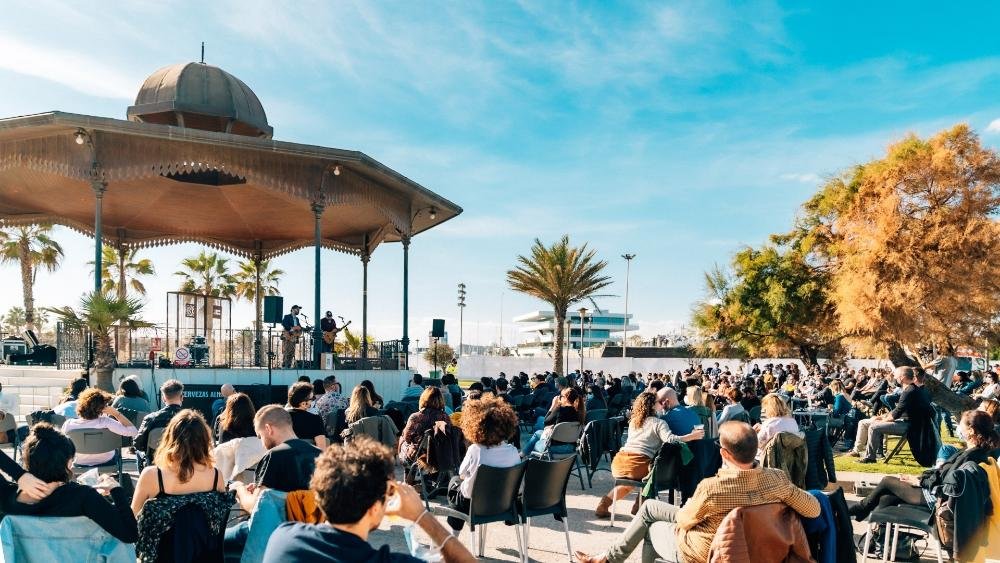 València reactiva su agenda musical matutina con el regreso de los conciertos en la Pérgola Imagen un día soleado de la pérgola de la marina de Valencia