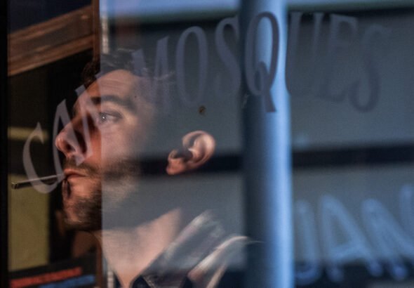 El actor Enric Auquer en una secuencia de la serie original de HBO RAVALEAR