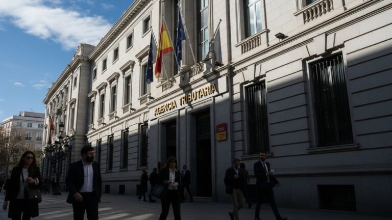 Imagen recreada artísticamente para representar el artículo sobre las devoluciones de hacienda a los contribuyentes.