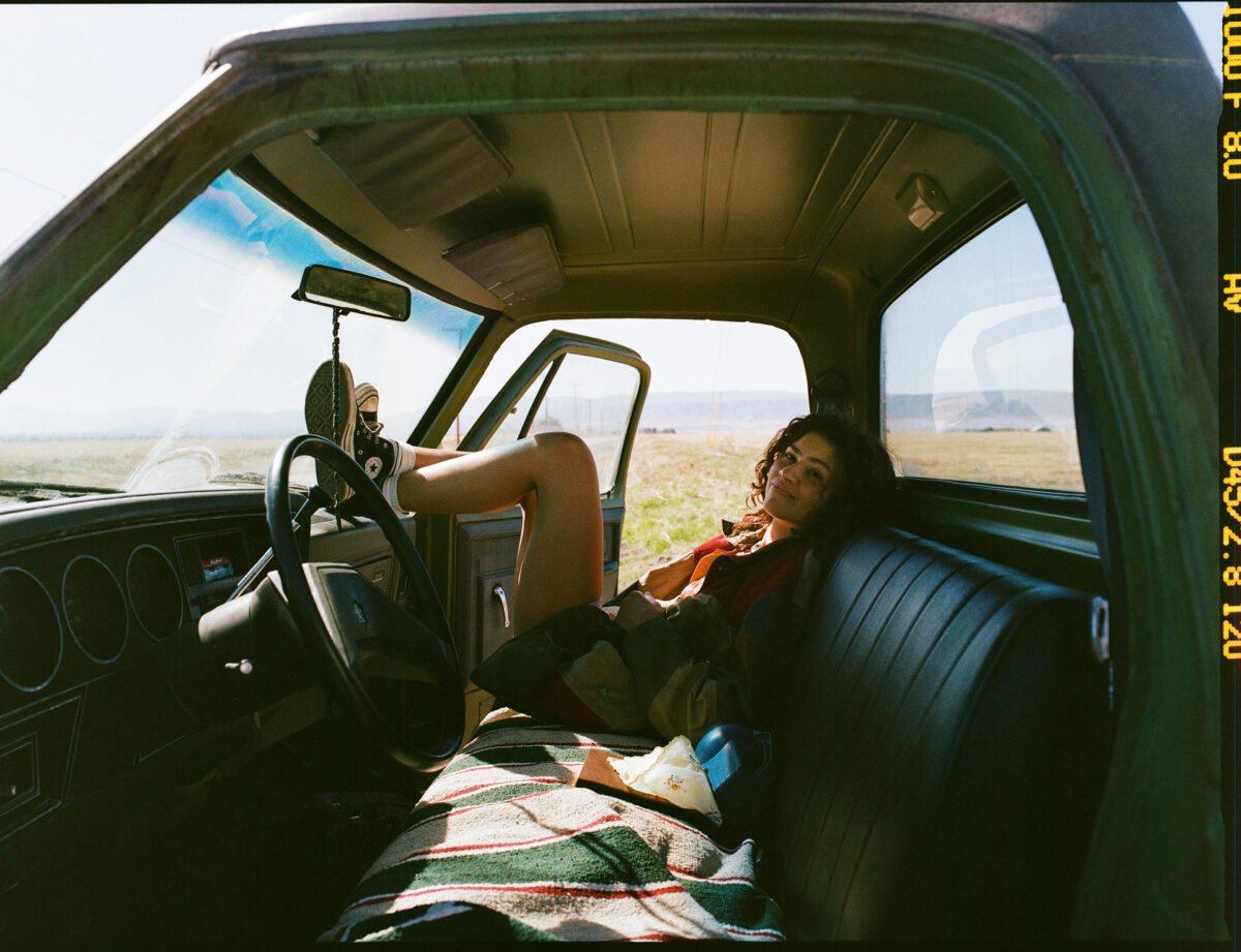 Zendaya interpretando a Rue Bennett en una escena de la tercera temporada de Euphoria.
