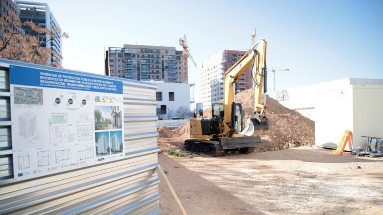 Inicio de las obras de las nuevas viviendas de protección pública en el barrio de Malilla de València.