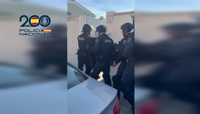 La Policía Nacional desmantela una macro red de narcotráfico en la Comunidad Valenciana con 51 detenidos y 242 kilos de cocaína Imagen de la operación de la policía nacional de una red de narcotráfico