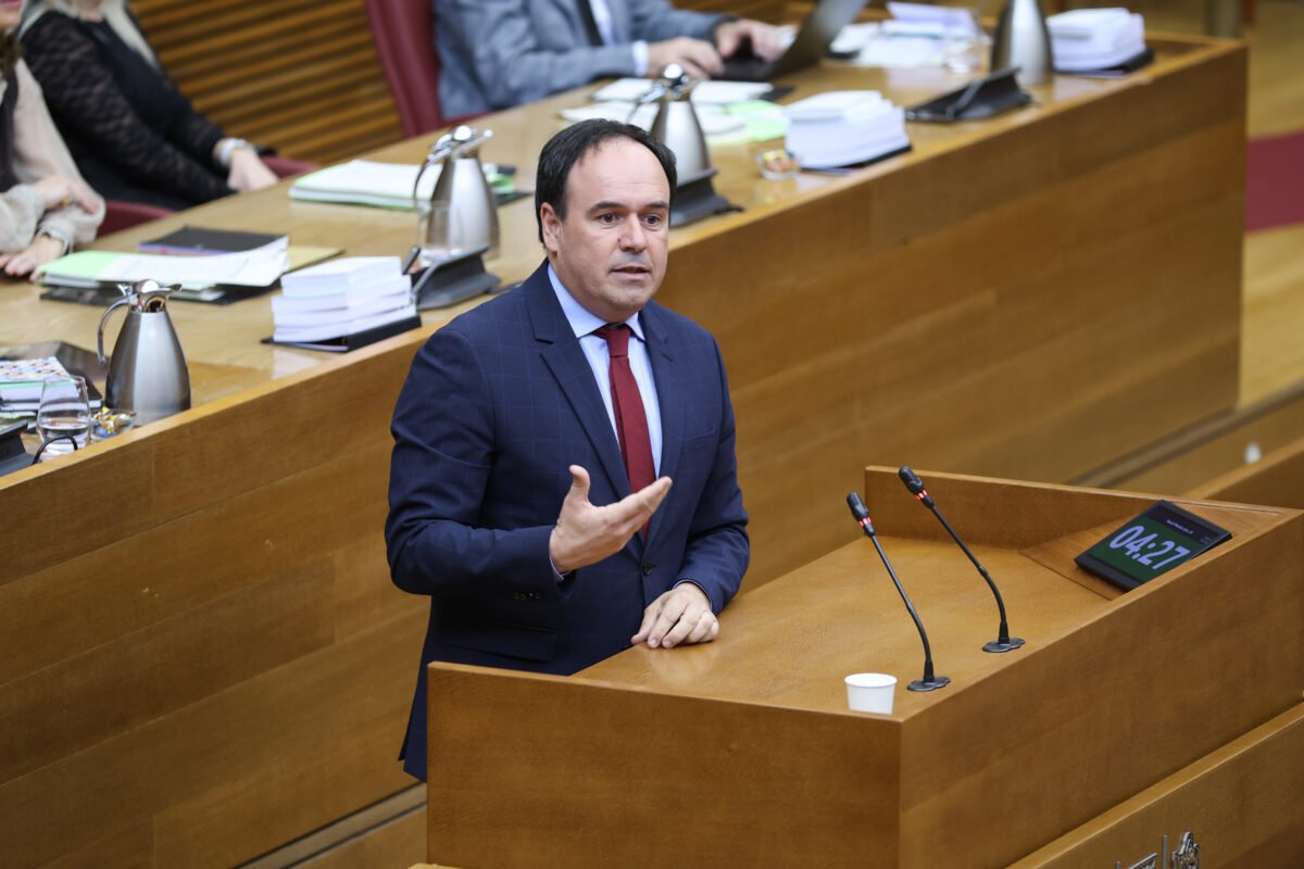 Perez Llorca en la sesión de control del Gobierno Valenciano.