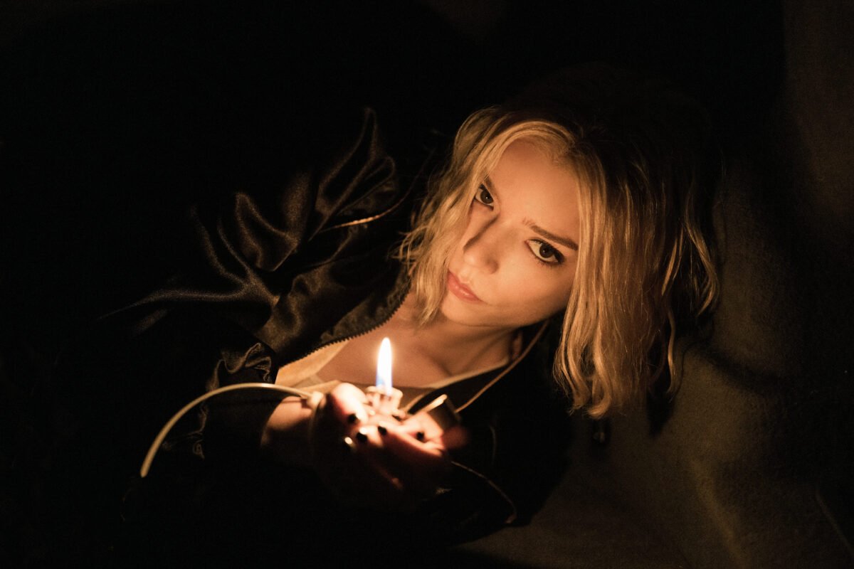 Anya Taylor-Joy en el primer episodio de la serie Lucky