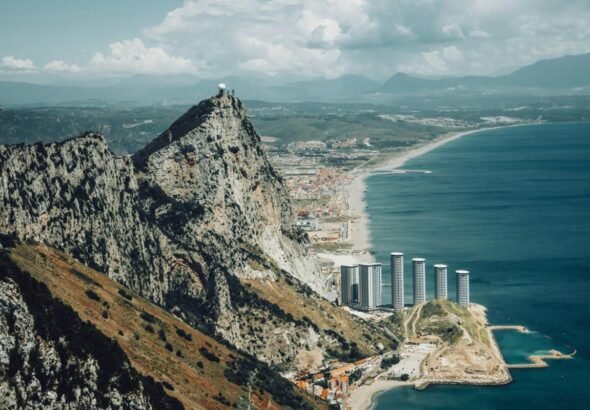 Vista panorámica de Gibraltar y costa.