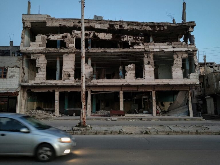 Imagen de un edificio devastado por la guerra