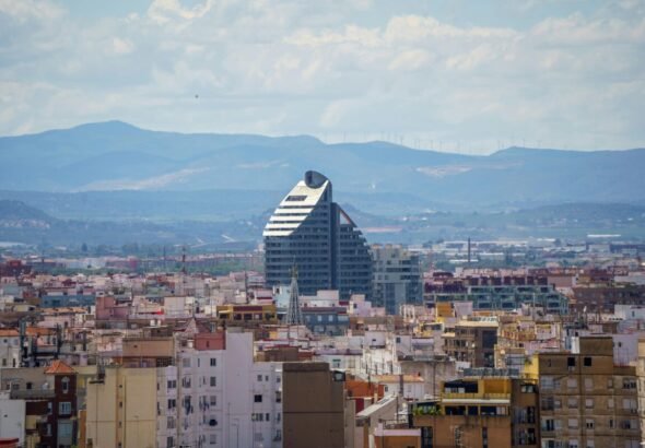 Imagen de Valencia desde arriba manteniendo una vista amplia de la ciudad.