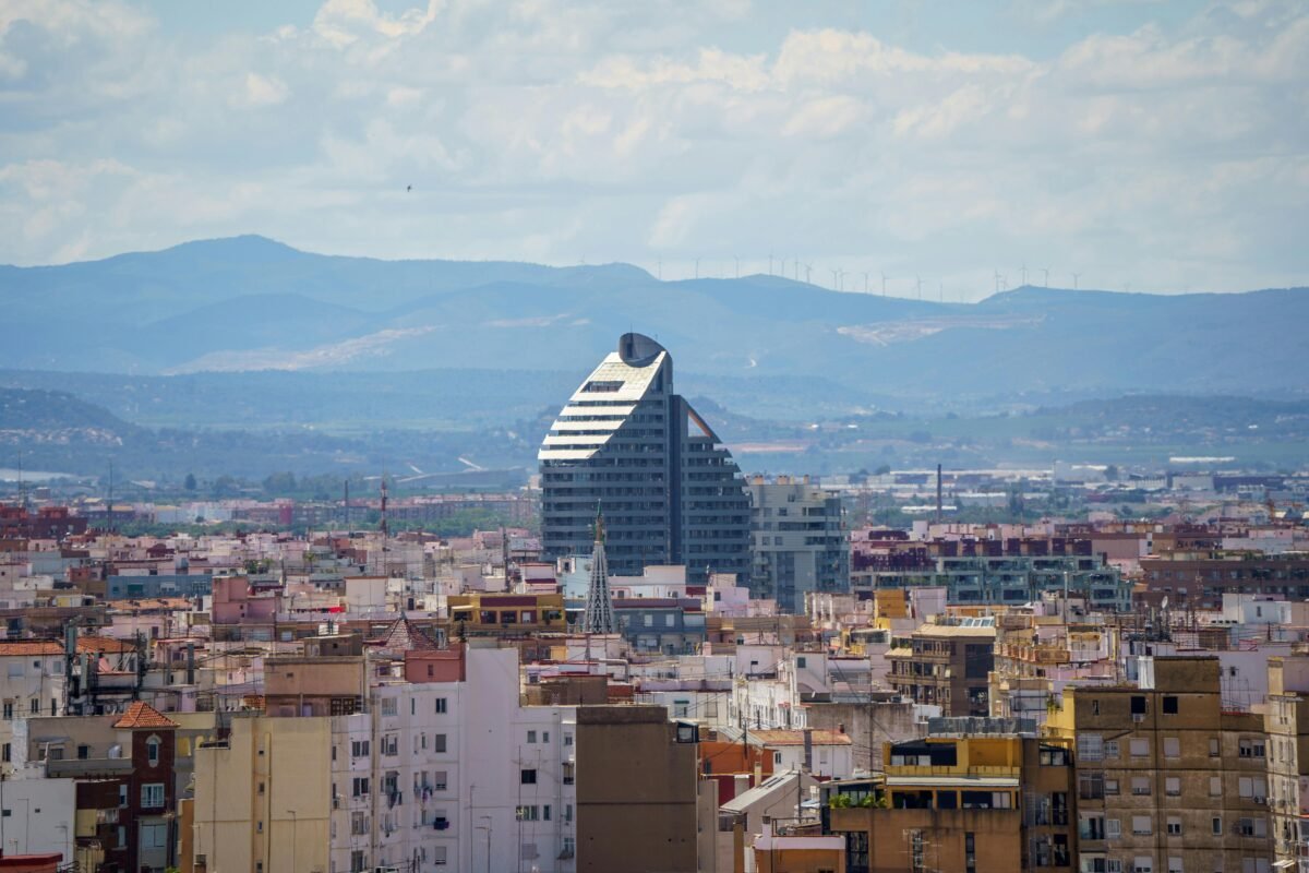 Imagen de Valencia desde arriba manteniendo una vista amplia de la ciudad.
