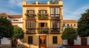 Imagen que muestra un edificio de una calle de España sobre la suspensión de desahucios .