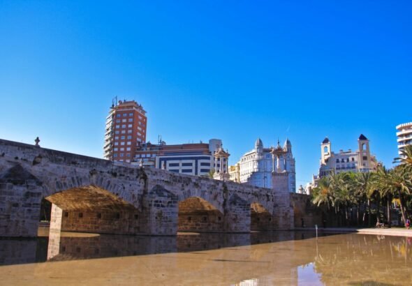 Imagen de Valencia en un día soleado.