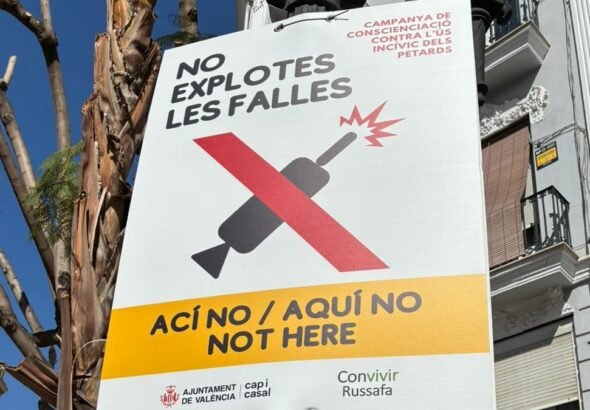 Cartel de la campaña "No explotes las Fallas" del Ayuntamiento de Valencia.