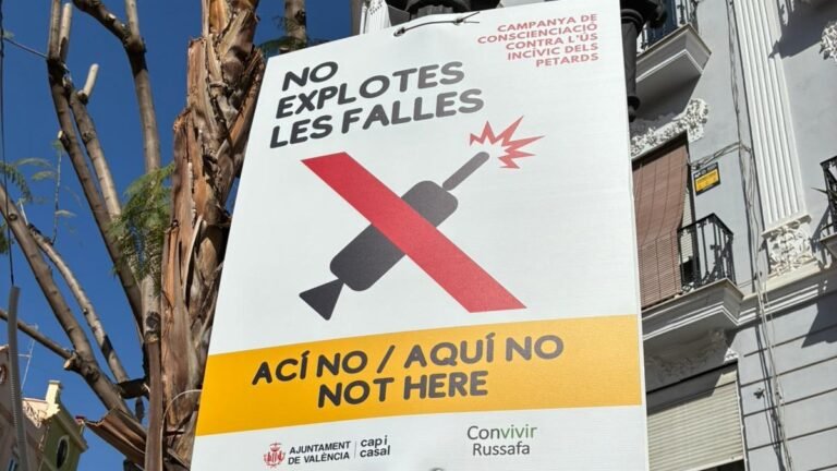 Cartel de la campaña "No explotes las Fallas" del Ayuntamiento de Valencia.