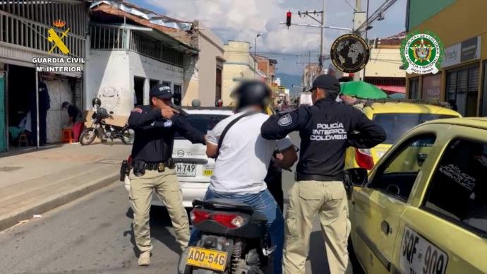Detenido en Colombia un hombre reclamado en España por un delito de agresión sexual Detención de un hombre en Tuluá (Colombia) reclamado por España por un delito de agresión sexual.