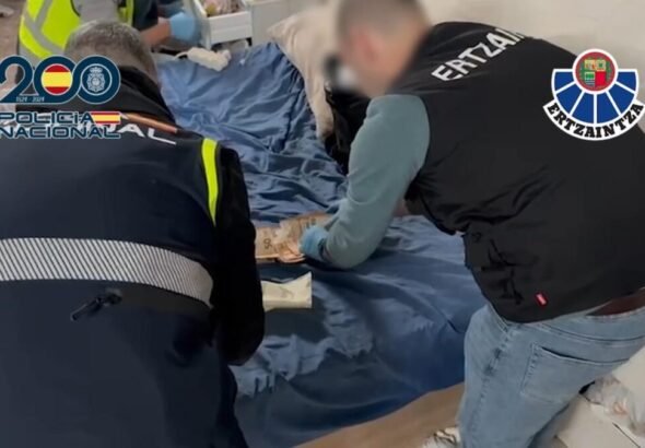 Imagen detención de una mujer que reclutaba "mulas" para estafas del "hijo en apuros".