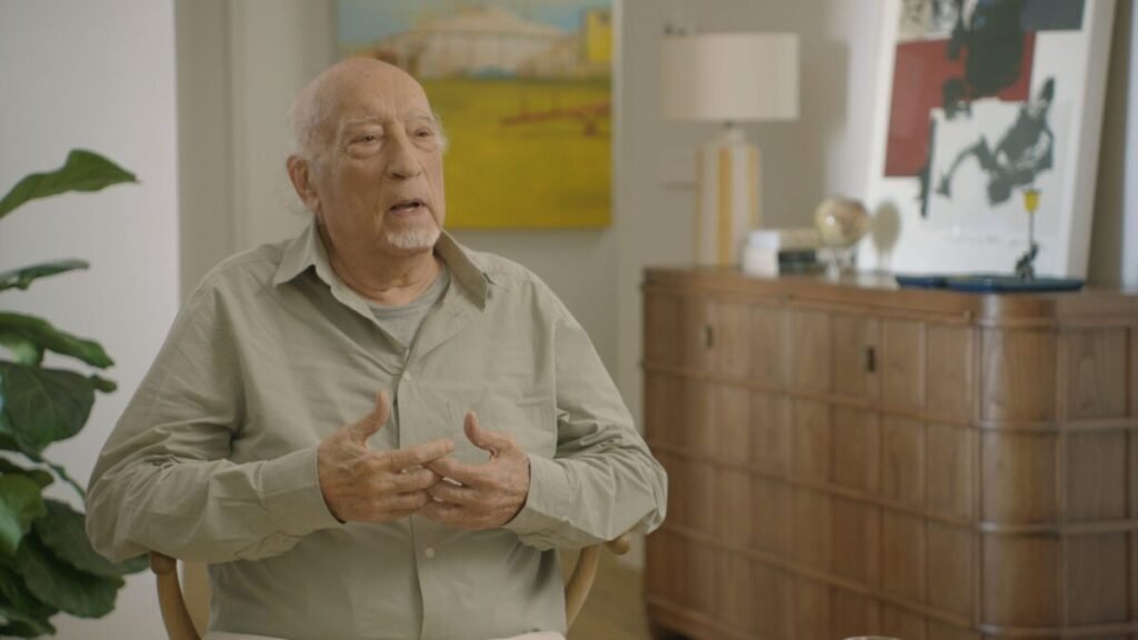 Movistar Plus+ estrena el documental 'Manuel Vicent. Mañana seré feliz' el 23 de abril Imagen del escritor en el documental MANUEL-VICENT-MANANA-SERE-FELIZ