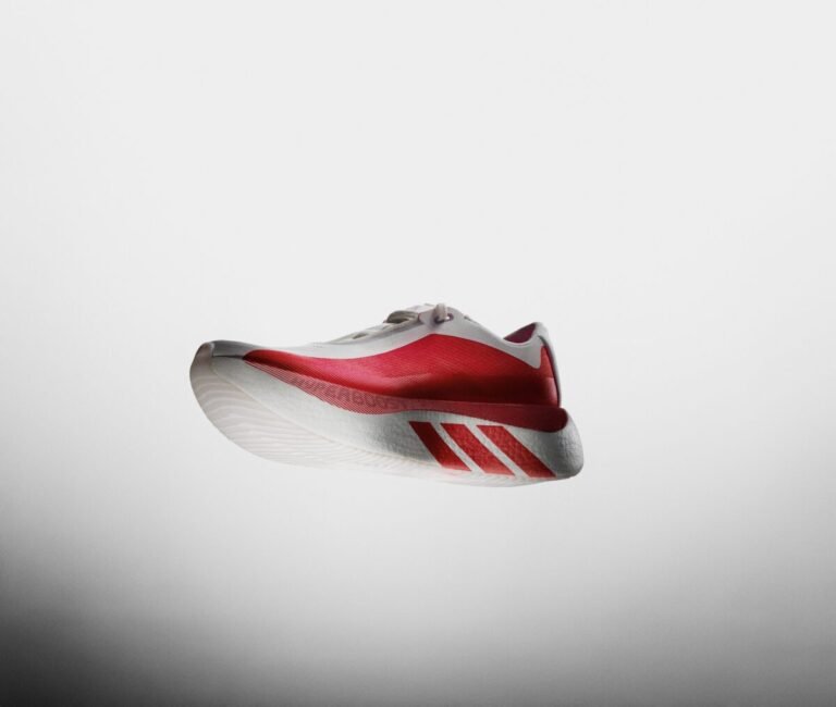 Nuevo lanzamiento de las superzapatillas Hyperboost Edge de Adidas.
