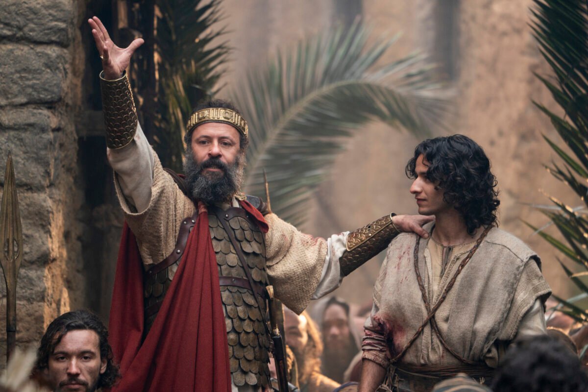 Prime Video cierra marzo con cuatro estrenos imprescindibles: ‘Bait’, ‘Pretty Lethal’, ‘House of David’ y el documental de Rory McIlroy Michael Iskander y Ali Suliman en una escena de la segunda temporada de ‘House of David’ en Prime Video.
