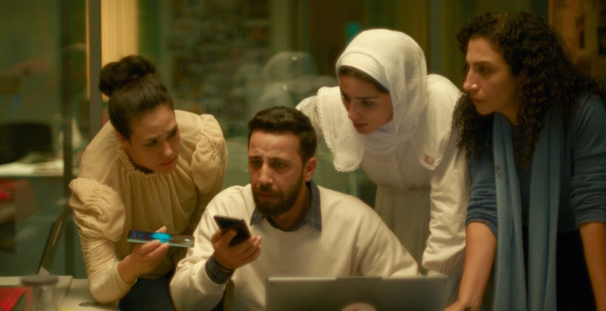 Filmin estrenará “La voz de Hind”, la película sobre la niña palestina de 6 años atrapada bajo fuego en Gaza Escena de la película La voz de Hind dirigida por Kaouther Ben Hania