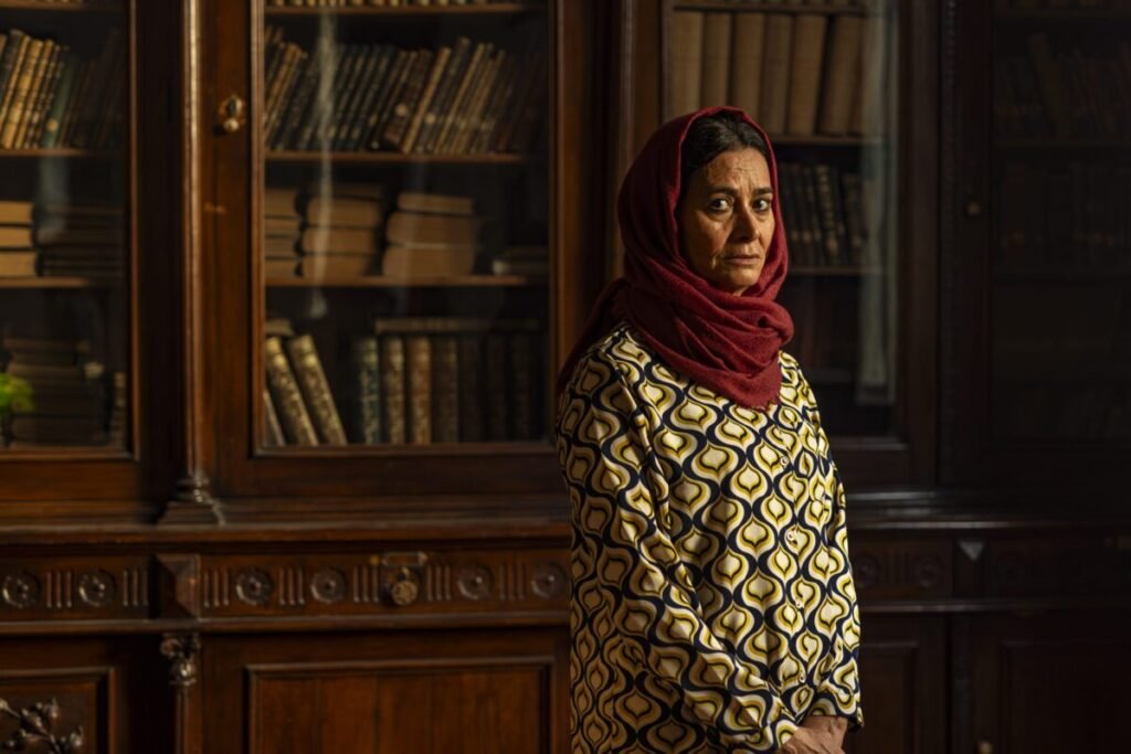 Movistar Plus+ estrena en abril ‘Kabul’, ‘Lynley’ y el regreso de ‘Todas las criaturas grandes y pequeñas’ La serie Kabul en una escena.