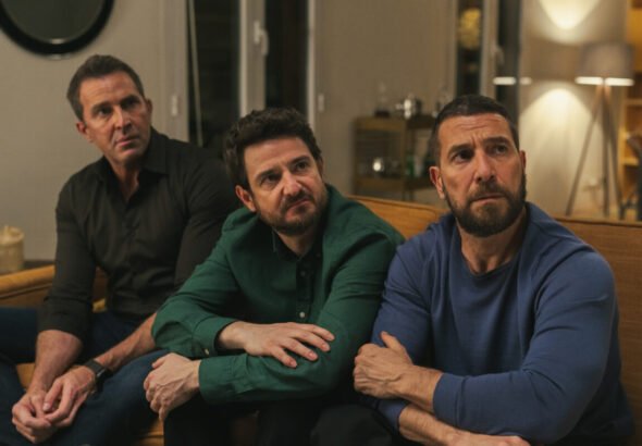 Escena de la quinta temporada de Machos Alfa con los protagonistas en una reunión