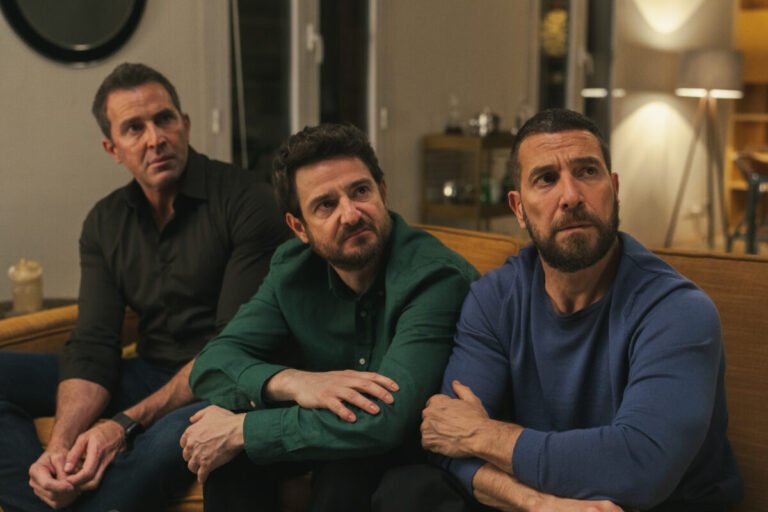 Escena de la quinta temporada de Machos Alfa con los protagonistas en una reunión
