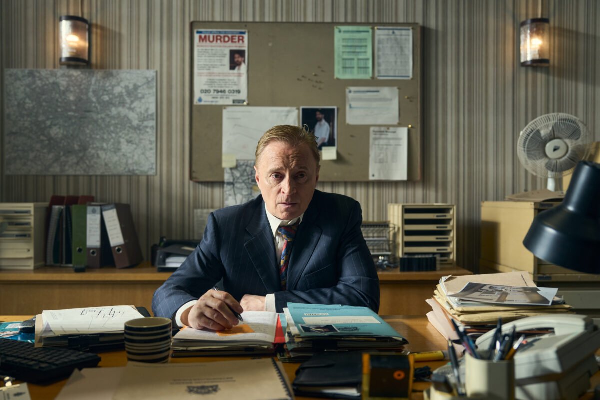 Filmin estrena en exclusiva “The Hack”, la serie sobre el escándalo de las escuchas en Reino Unido Robert Carlyle interpretando a Dave Cook en el episodio 2 de la serie The Hack.