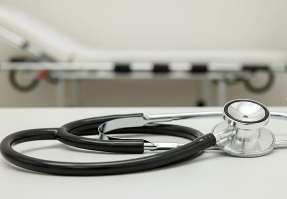 Imagen de una consulta de un médico sobre las agresiones al personal sanitario.