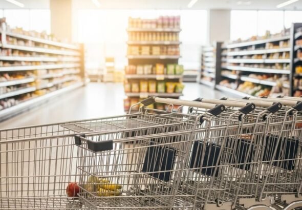 Supermercado representando la actualización del salario base de nivel en Consum.