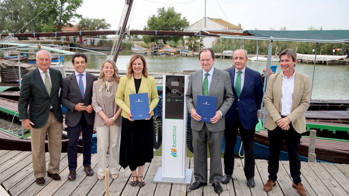 La Alcaldesa de Valencia, Maria José Catalá, en L'Albufera, con el acuerdo de la Fundación Iberdrola España.