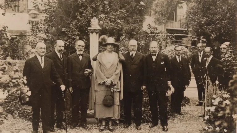 Imagen de la Reina Victoria Eugenia en el jardí Benlliure Valencia.