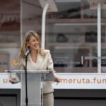 Trabajo destina 25 millones de euros a un plan de formación y empleo para menores migrantes Yolanda Díaz dando una conferencia.