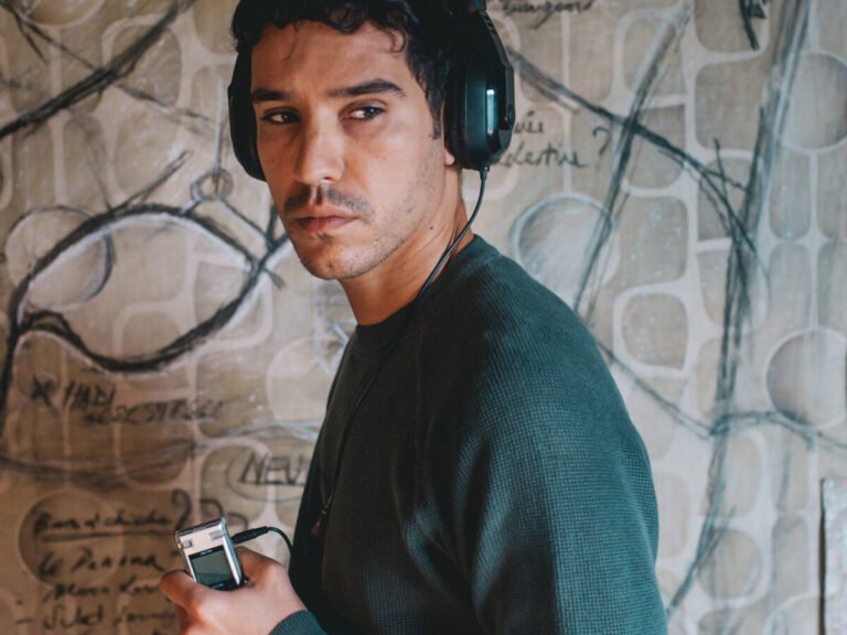 El rastro del exilio sirio llega a Filmin con el thriller 'La red fantasma' Adam Bessa en una escena de la película 'La red fantasma', dirigida por Jonathan Millet.