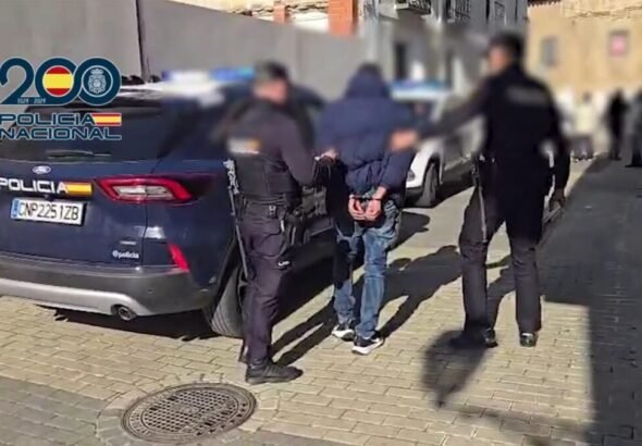 Imagen de la detención del agresor fugado y escondido en Seseña.