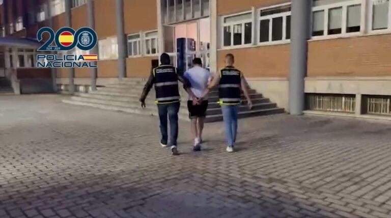 Cae en Madrid un integrante del Tren de Aragua buscado por Estados Unidos por fraude bancario Imagen de la detención de un integrante del Tren de Aragua.