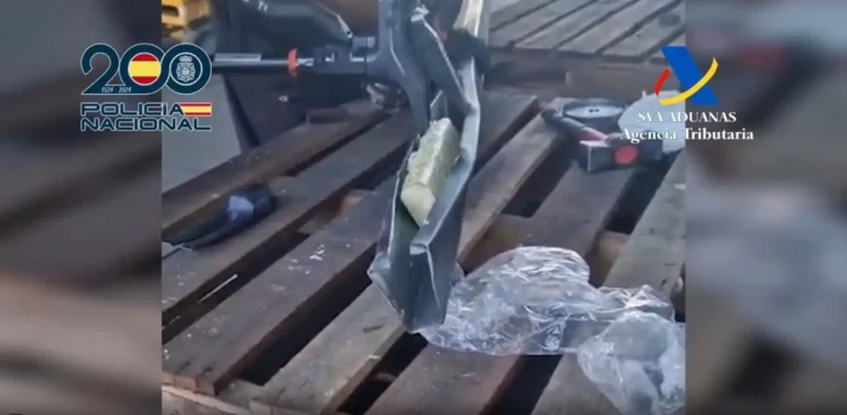 Imagen de la operación en Algeciras contra el narcotráfico de cocacína oculta en cargamentos de madera