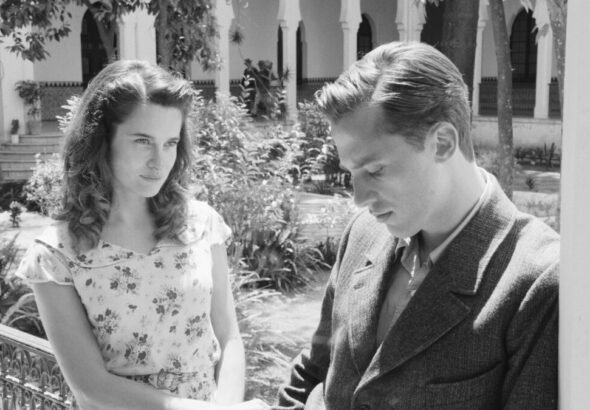 Benjamin Voisin como Meursault en una escena de “El extranjero”, la adaptación de François Ozon ambientada en Argel en 1938.