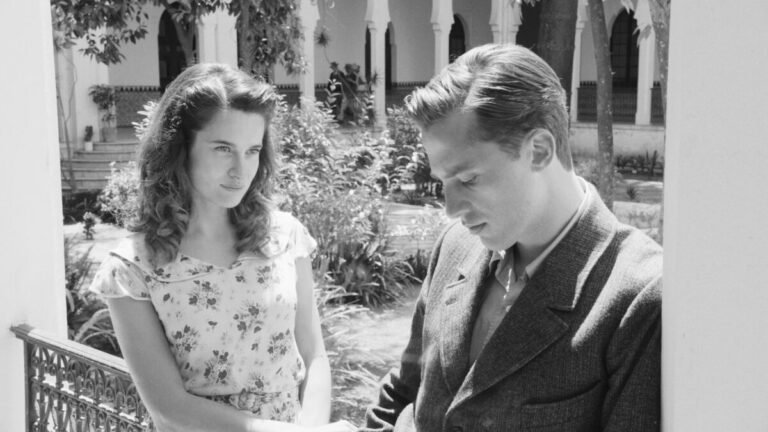 Filmin estrena ‘El extranjero’: la arriesgada adaptación del clásico de Camus Benjamin Voisin como Meursault en una escena de “El extranjero”, la adaptación de François Ozon ambientada en Argel en 1938.