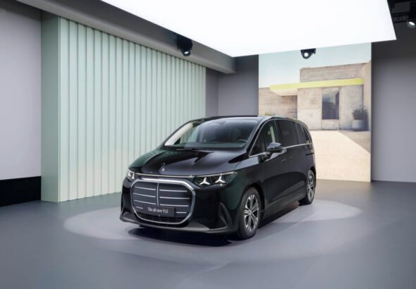 Imagen del nuevo Mercedes-Benz VLE eléctrico , la nueva gama de limusinas de lujo vista del exterior de color negro.