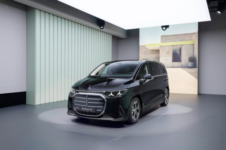 Imagen del nuevo Mercedes-Benz VLE eléctrico , la nueva gama de limusinas de lujo vista del exterior de color negro.