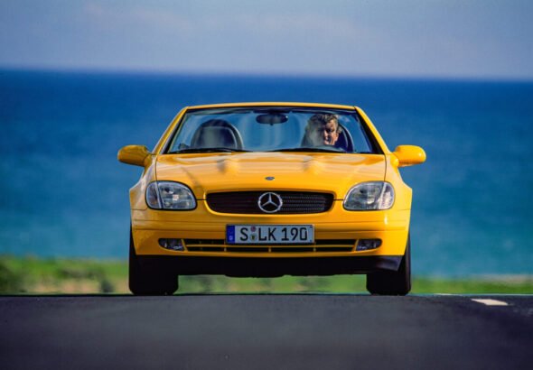 Exterior frontal del Mercedes-Benz SLK: 30 color amarillo