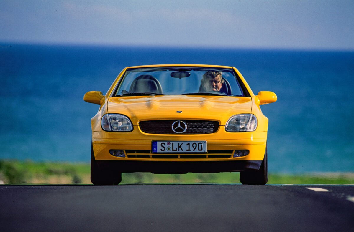 Exterior frontal del Mercedes-Benz SLK: 30 color amarillo