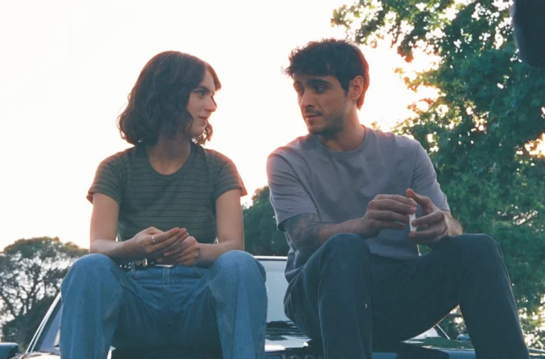 Alicia Falcó y Pablo Álvarez en una imagen de la mini serie El mapa de los anhelos