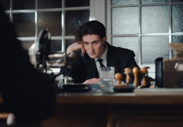 El actor Idan Weiss interpretando al escritor en la película Franz Kafka Filmin.