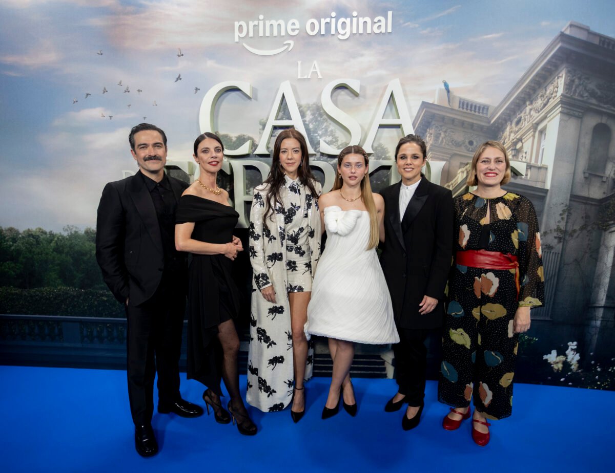 Imagen de los protagonistas en la presentación de la casa de los espíritus en de Isabel Allende en Madrid