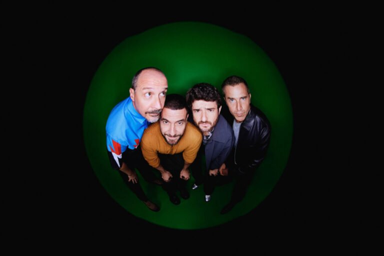 Imagen de la serie Machos Alfa, con los protagonistas.