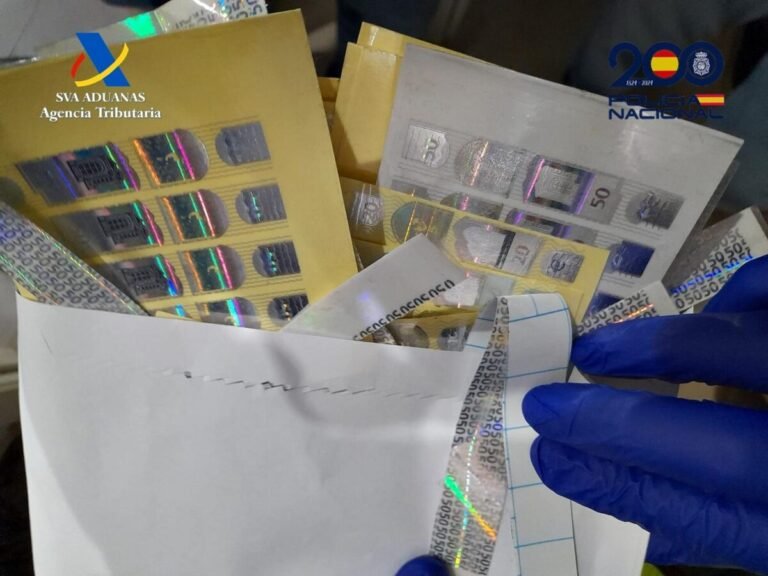 Imagen de la operación de la Policía Nacional que desmantela en Málaga un laboratorio de billetes falsos