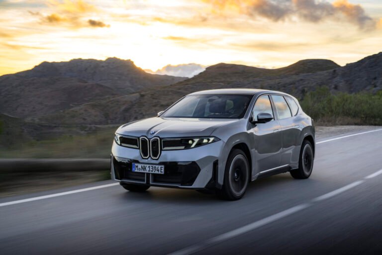 El nuevo BMW iX3 premiado como Coche del Año en el Mundo 2026.
