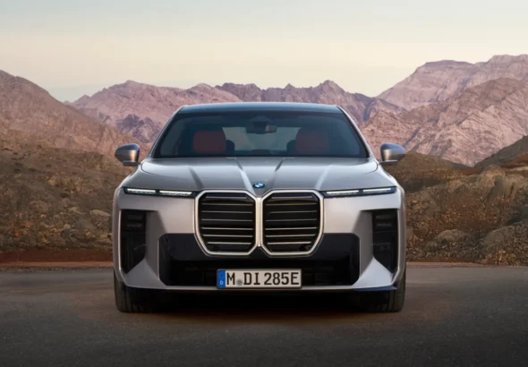 Vista frontal del nuevo BMW Serie 7 de 2026