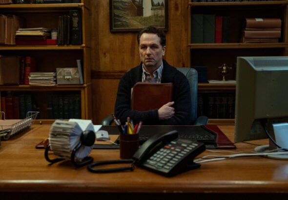 Matthew Rhys en una escena de la serie La maldición de Widow's Bay